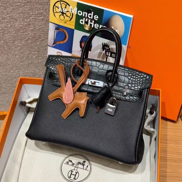 Classic Hermes Bag: A Stylish and Versatile Choice for Elegance - Picture 1 of 6